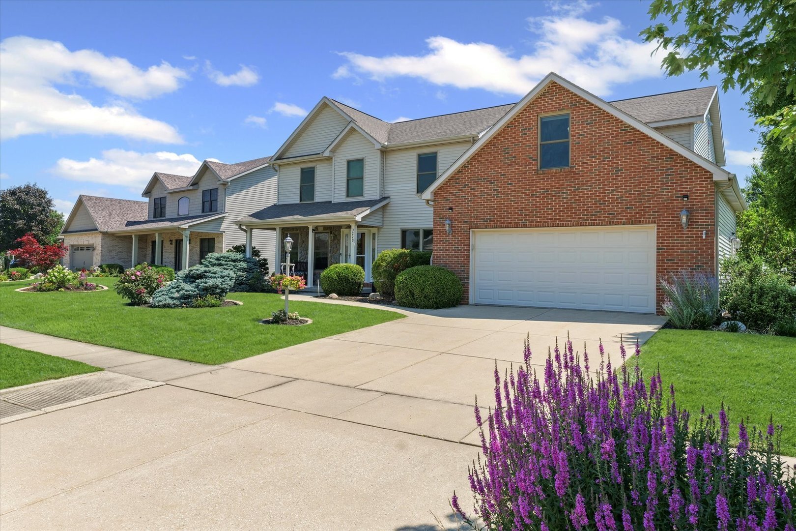 Property Photo: 3220 Weeping Cherry Drive IL 61822