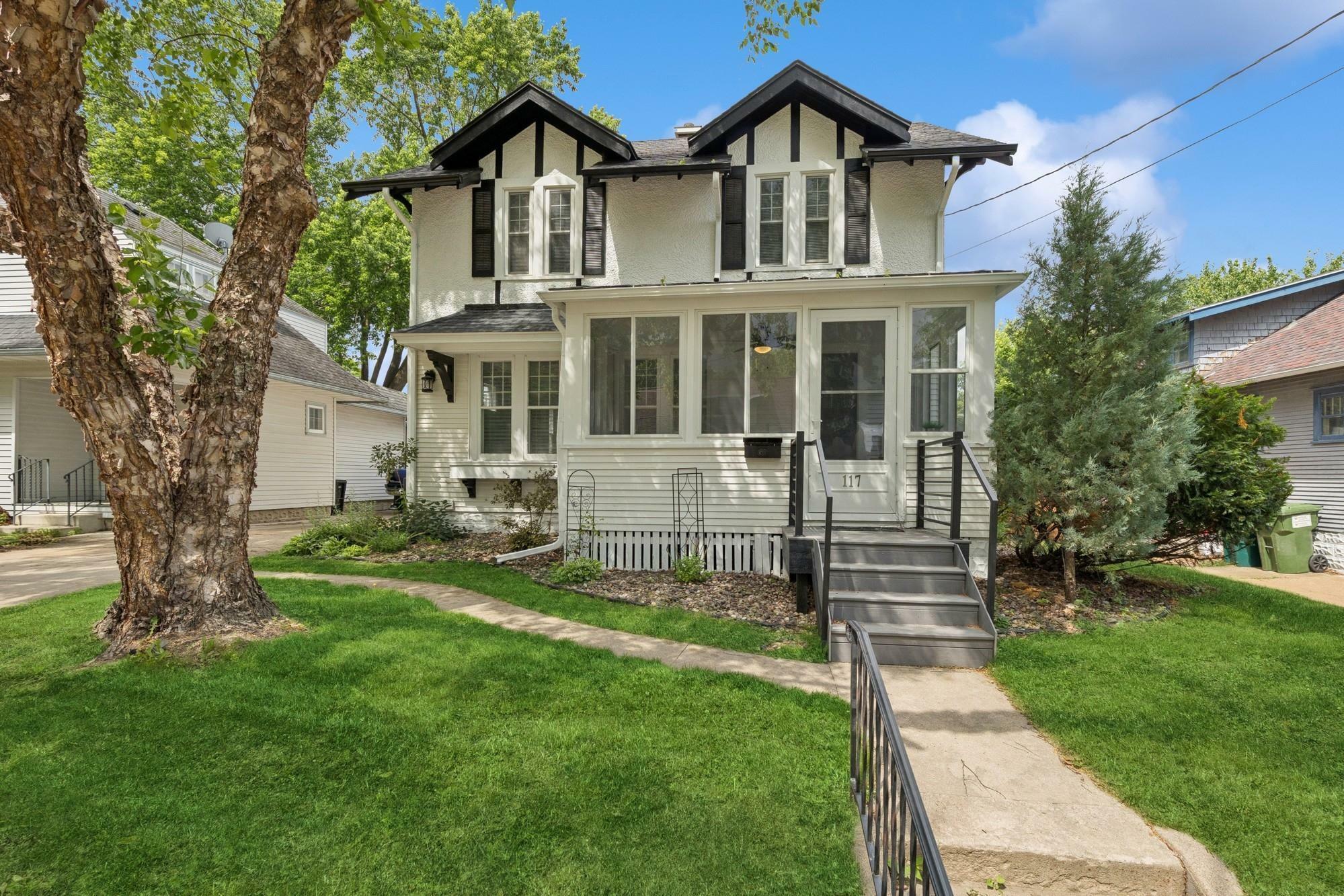 Property Photo:  117 9th Avenue NW  MN 55901 