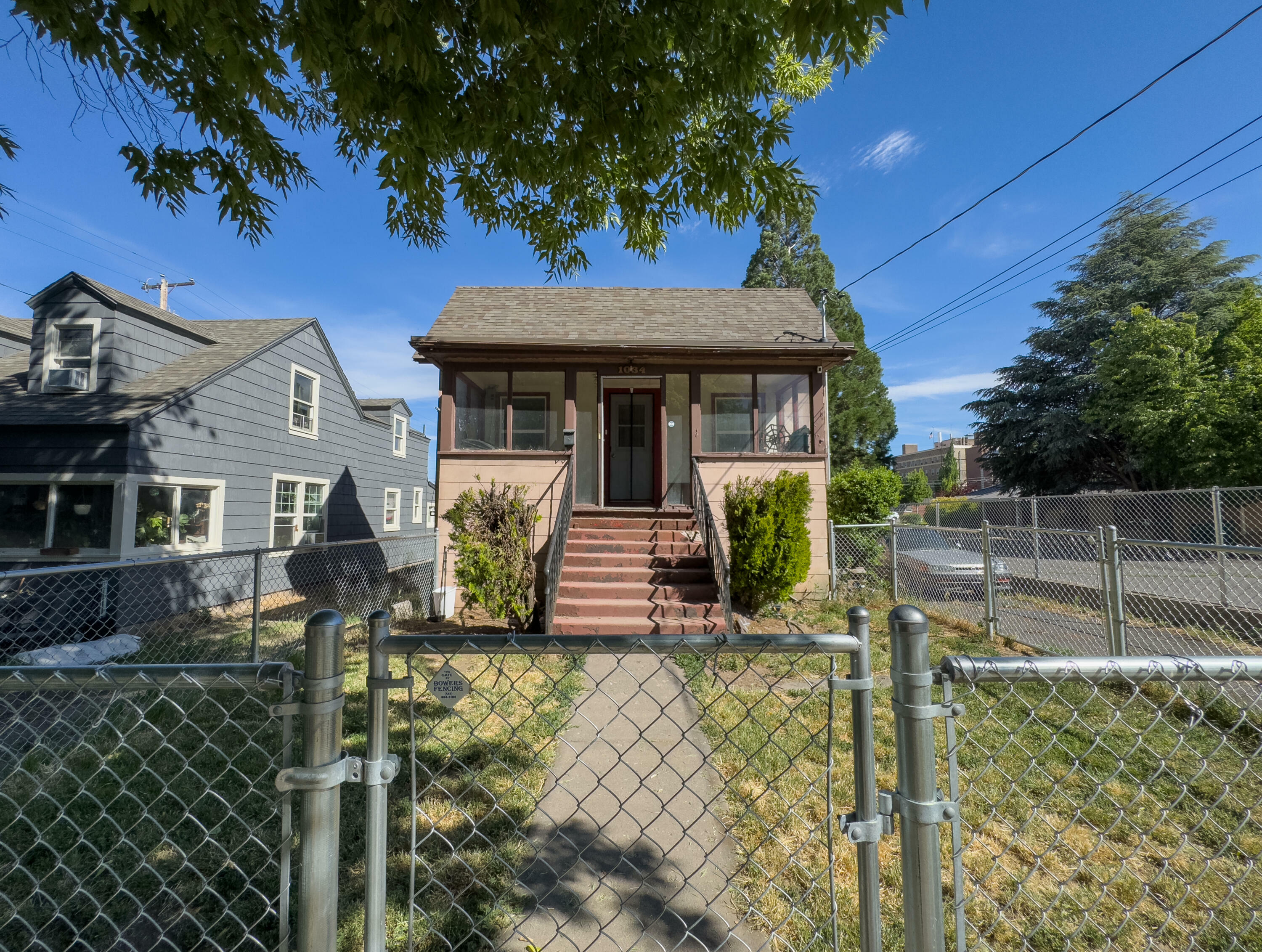 Property Photo: 1034 High Street OR 97601