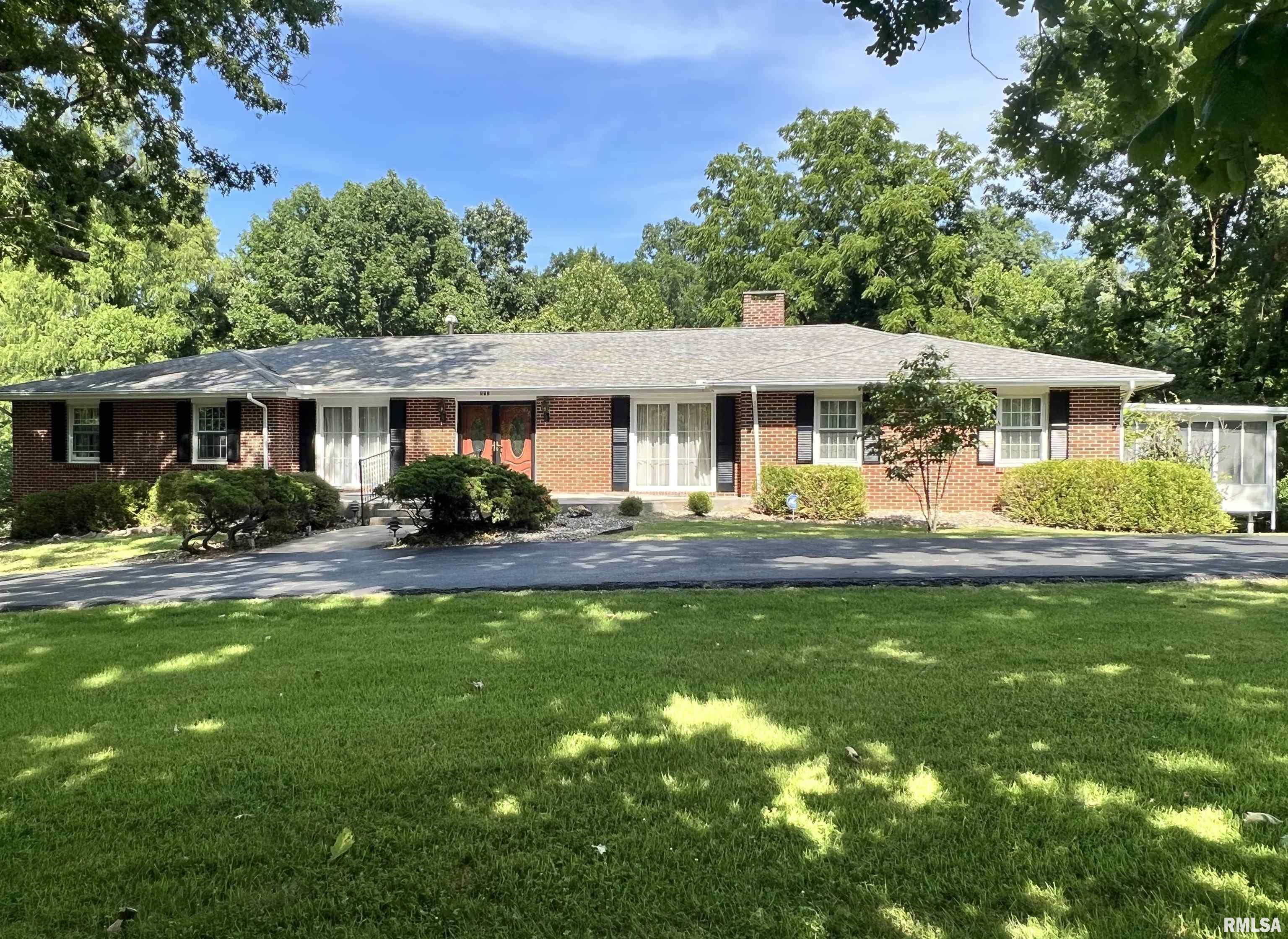 112 Birdsong Drive  Carbondale IL 62901 photo