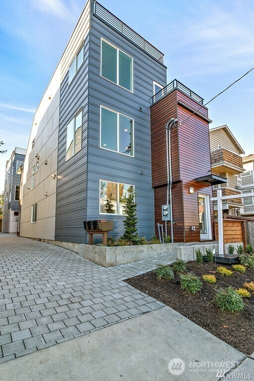 Property Photo: 9515 8th Avenue NW B WA 98117