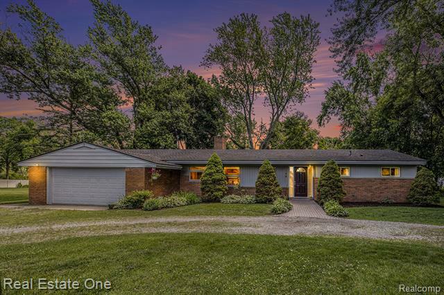 Property Photo:  124 Belhaven Drive  MI 48085 