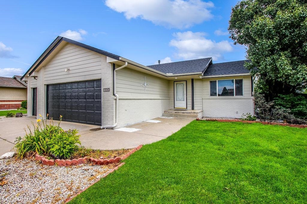 Property Photo: 1220 Summerwood Cir KS 67052