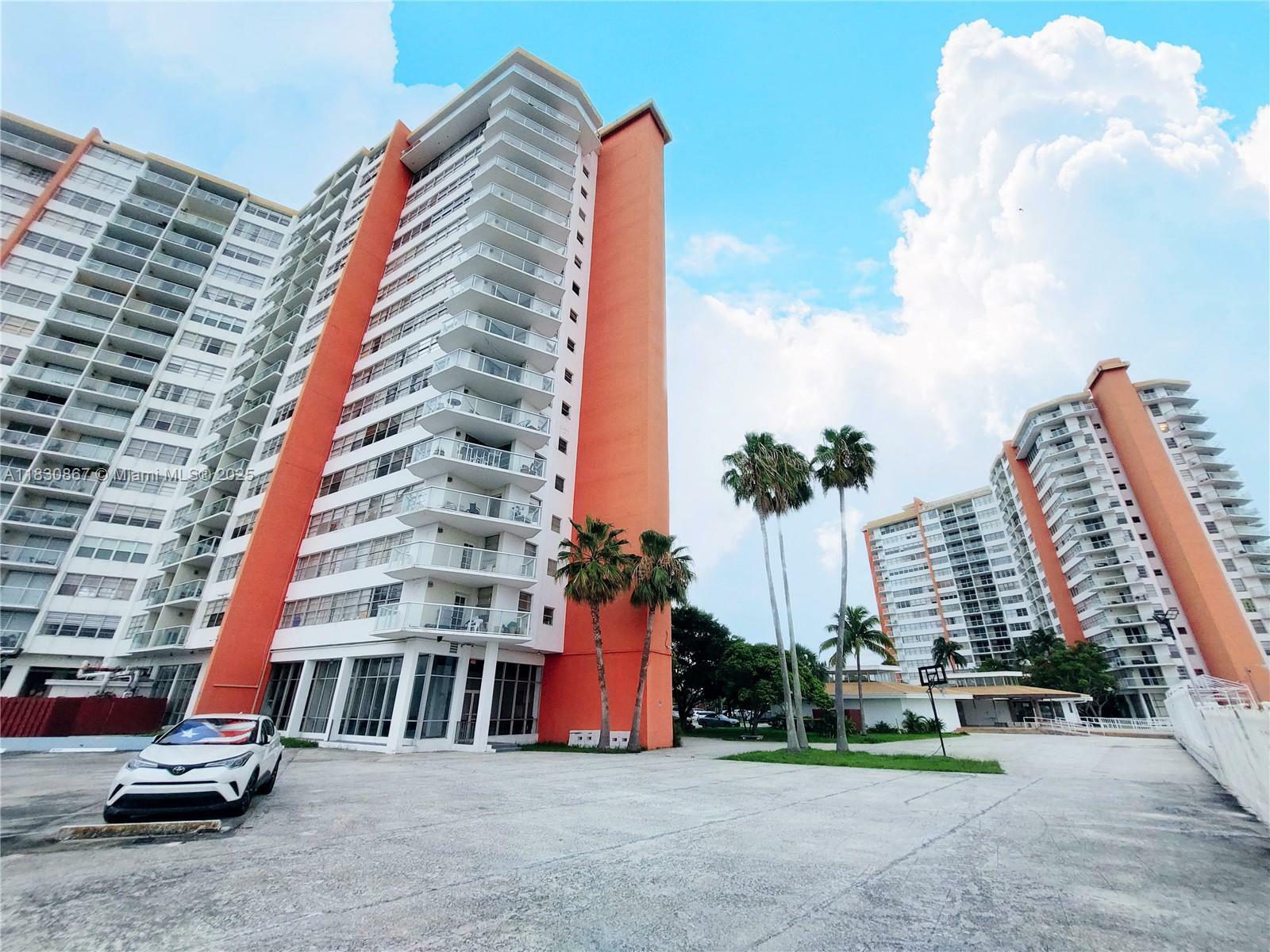 Property Photo:  1351 NE Miami Gardens Dr 513E  FL 33179 