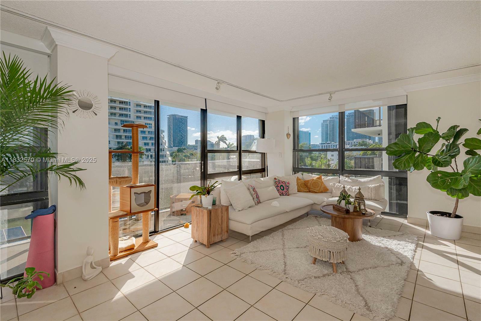 Property Photo: 600 NE 36th St 304 FL 33137