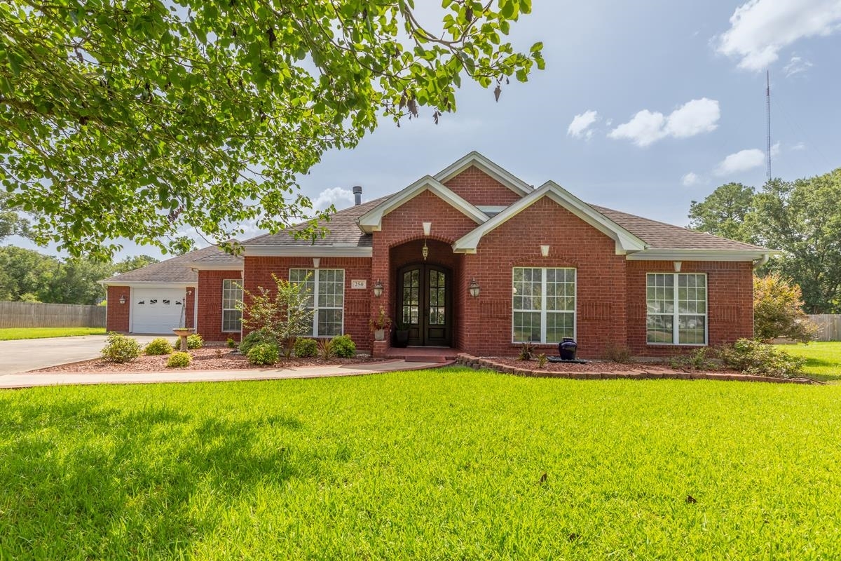 Property Photo:  250 Oakland  TX 77662 