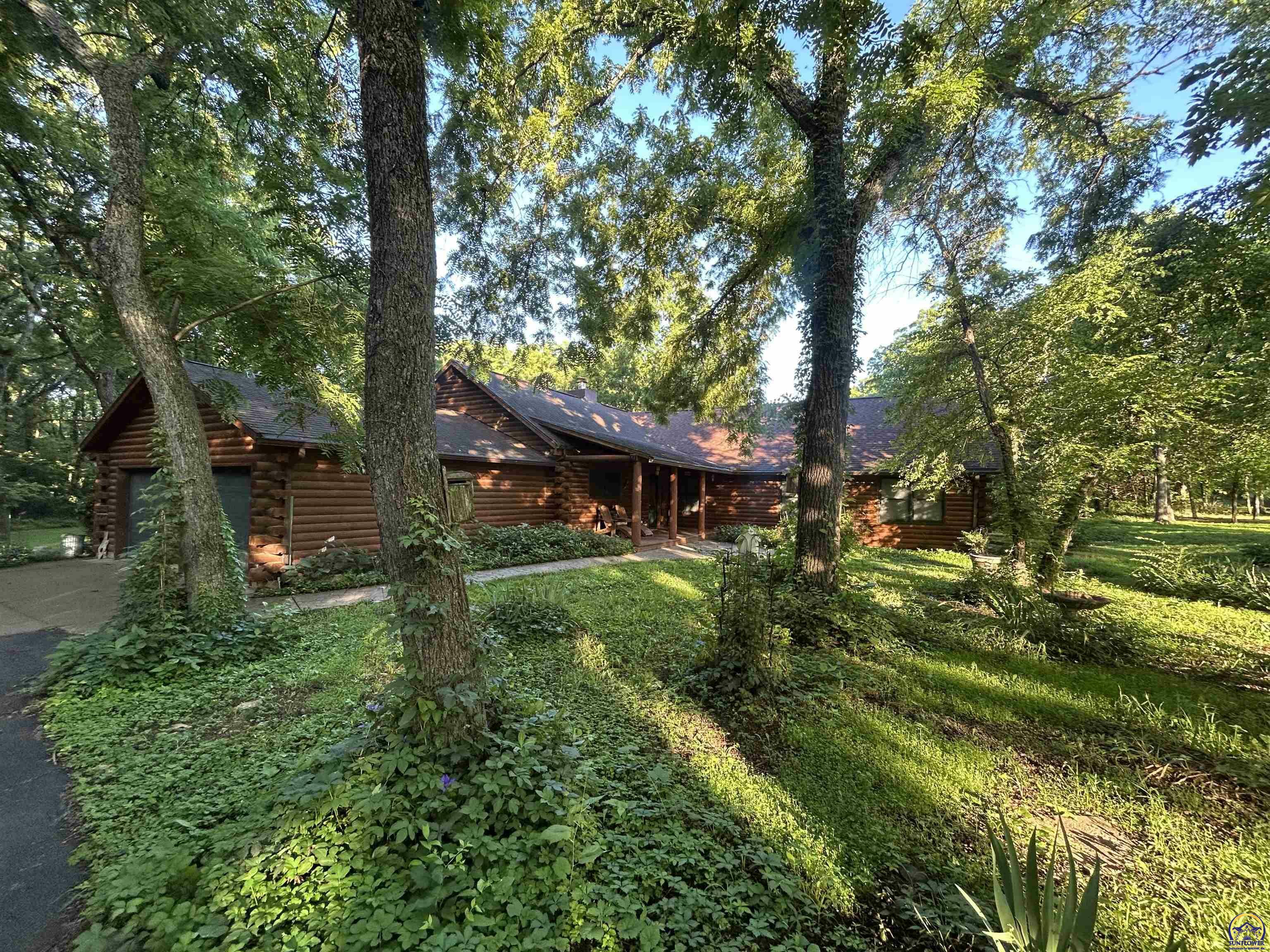 Property Photo: 655 N 1495th Rd KS 66049