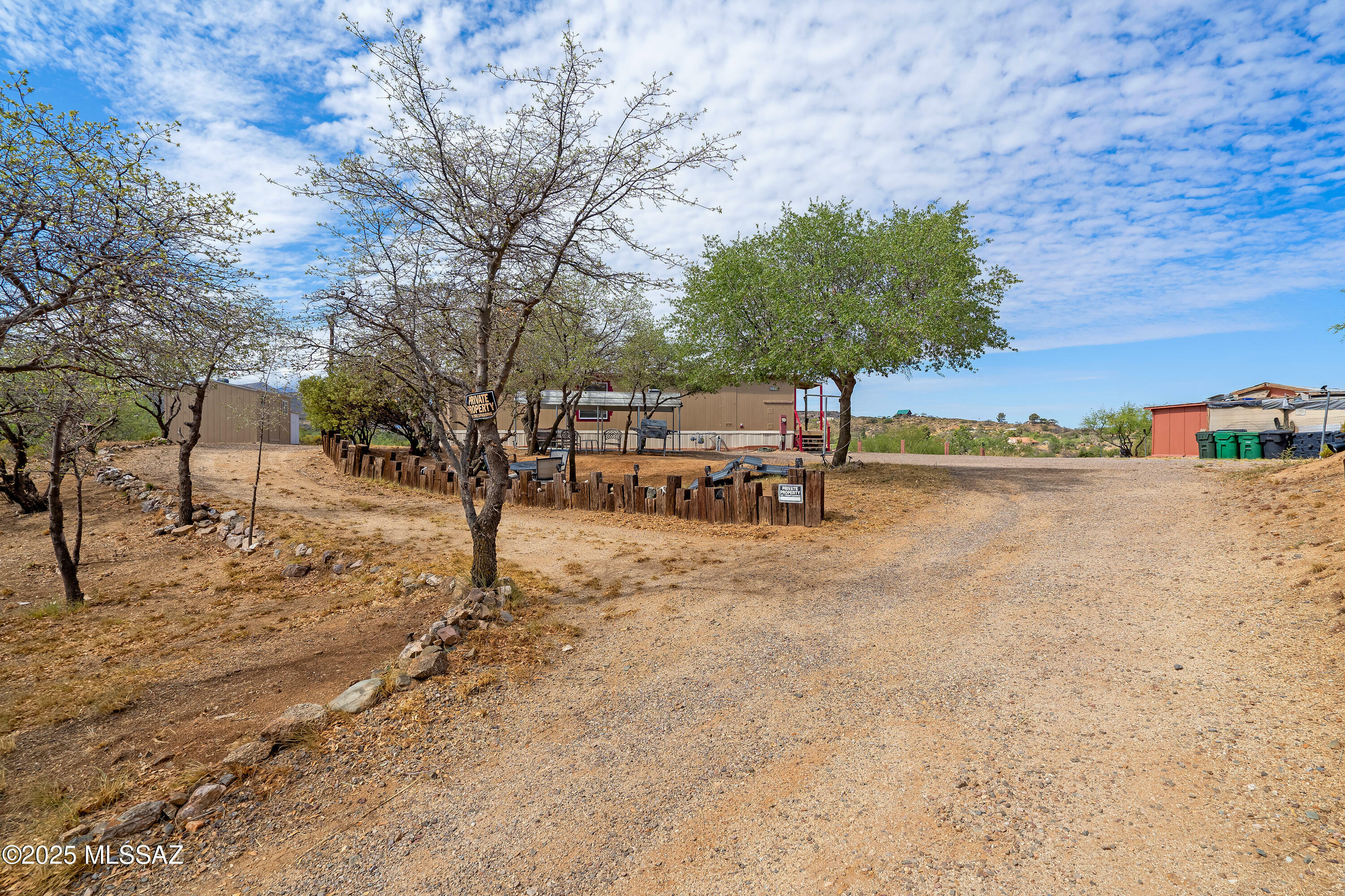 Property Photo: 978 N White Oak Place AZ 85623