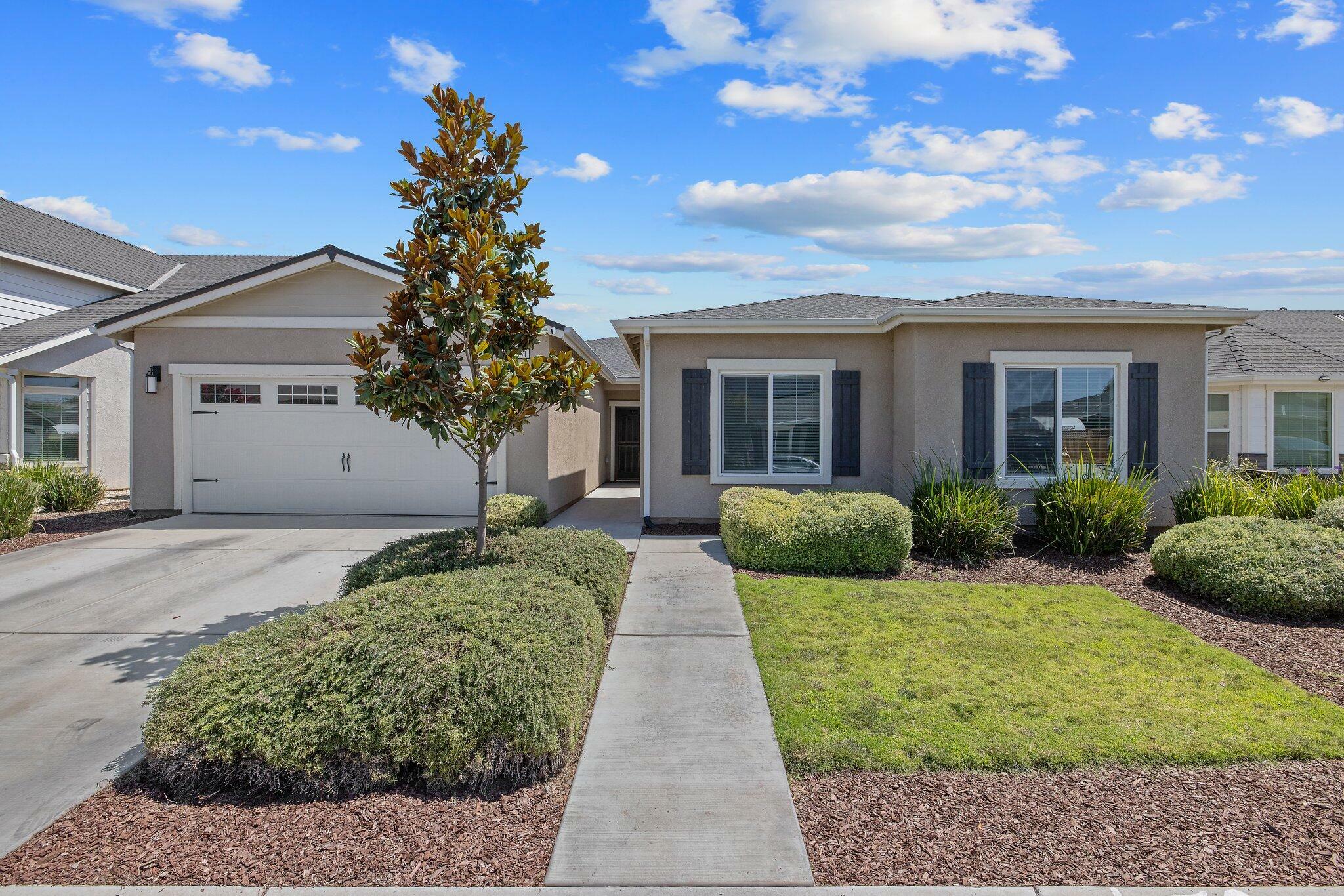 Property Photo:  1851 Softwind Drive  CA 93274 