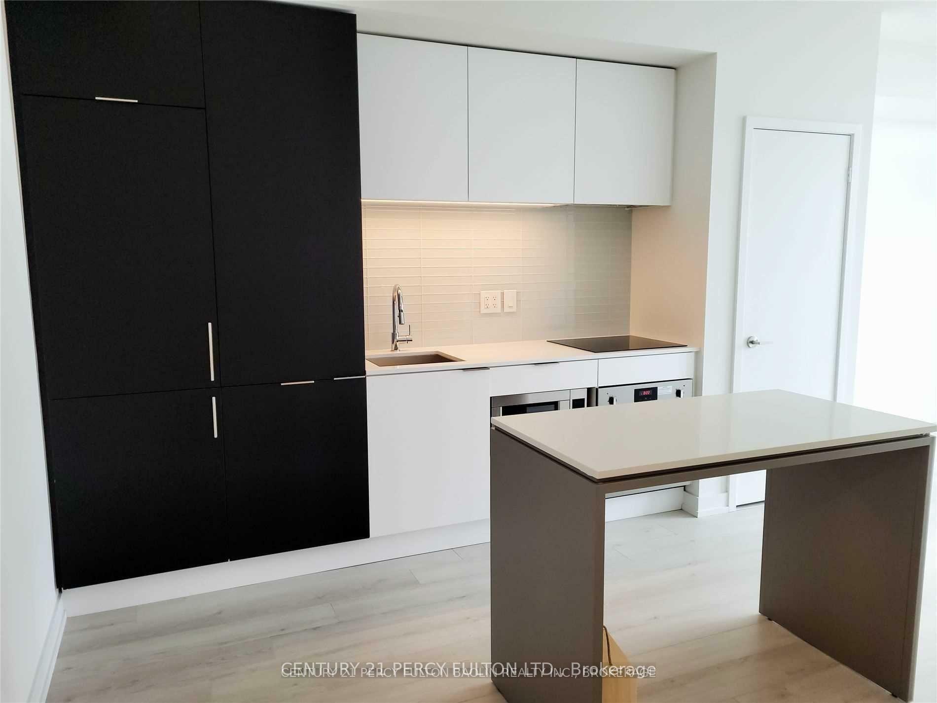 Property Photo: 33 Helendale Avenue 2708 ON M4R 0A4