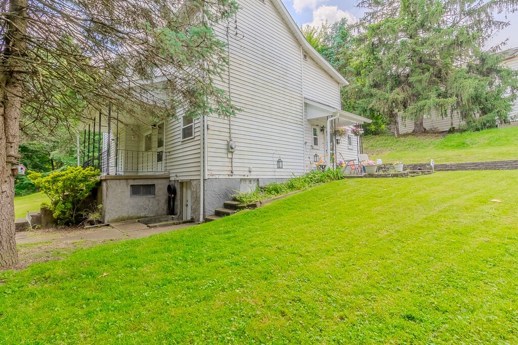 Property Photo: 93 Semmens St PA 15145