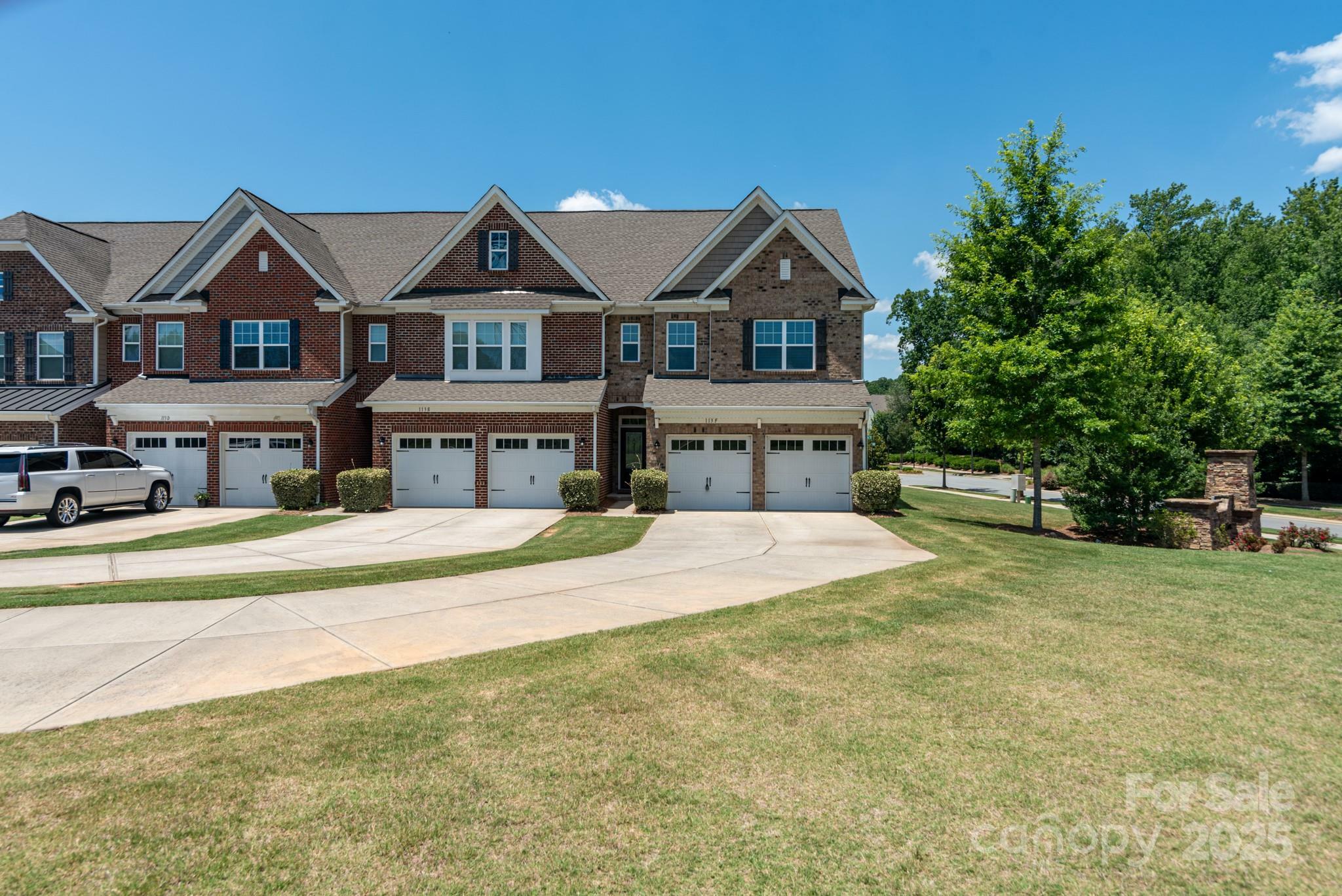 Property Photo: 113 Burlingame Court NC 28117