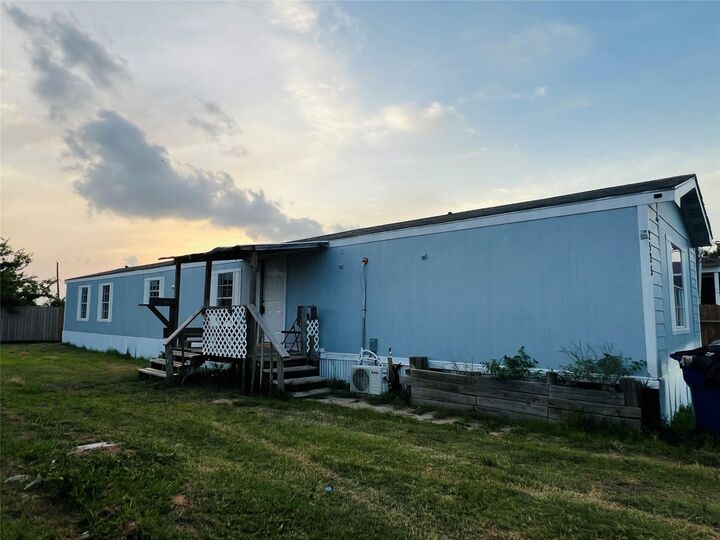 Property Photo:  2525 Oyster Creek Bend  TX 77541 