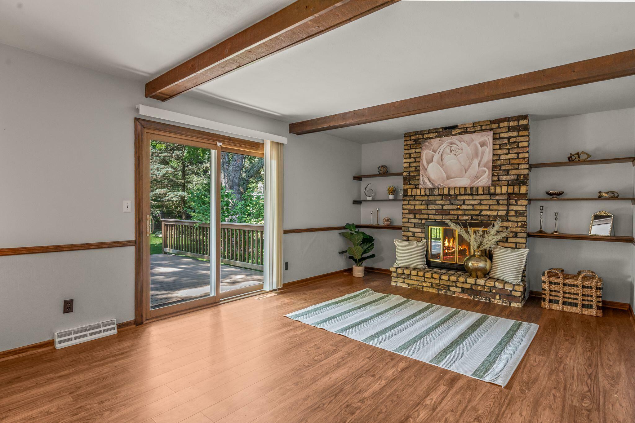 Property Photo:  1512 David Ln  WI 53189 