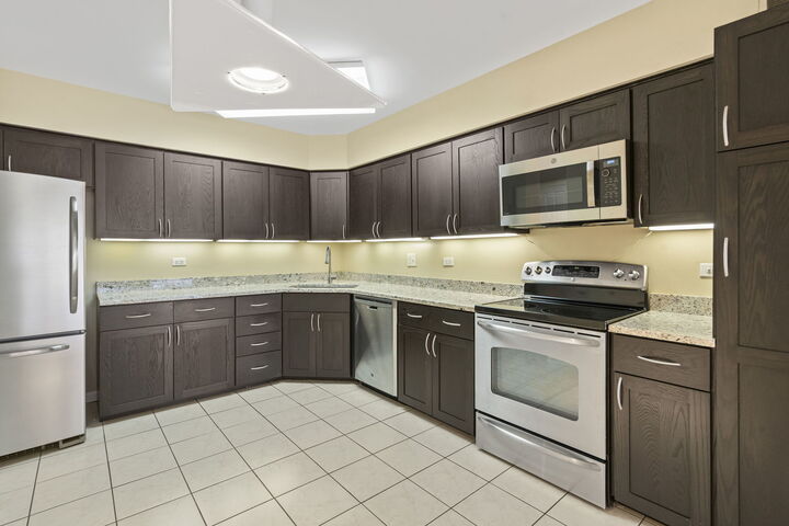 Property Photo:  3100 Lexington Lane 203  IL 60026 