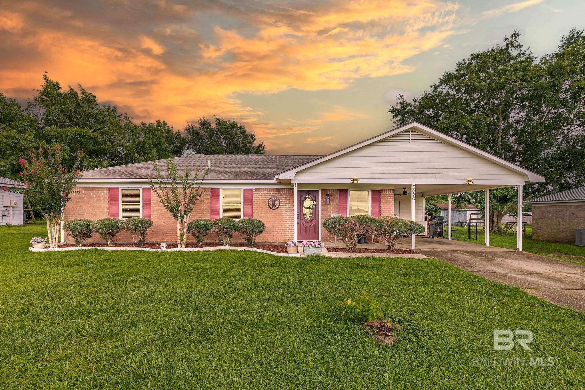 Property Photo: 5020 N Holley Street AL 36551