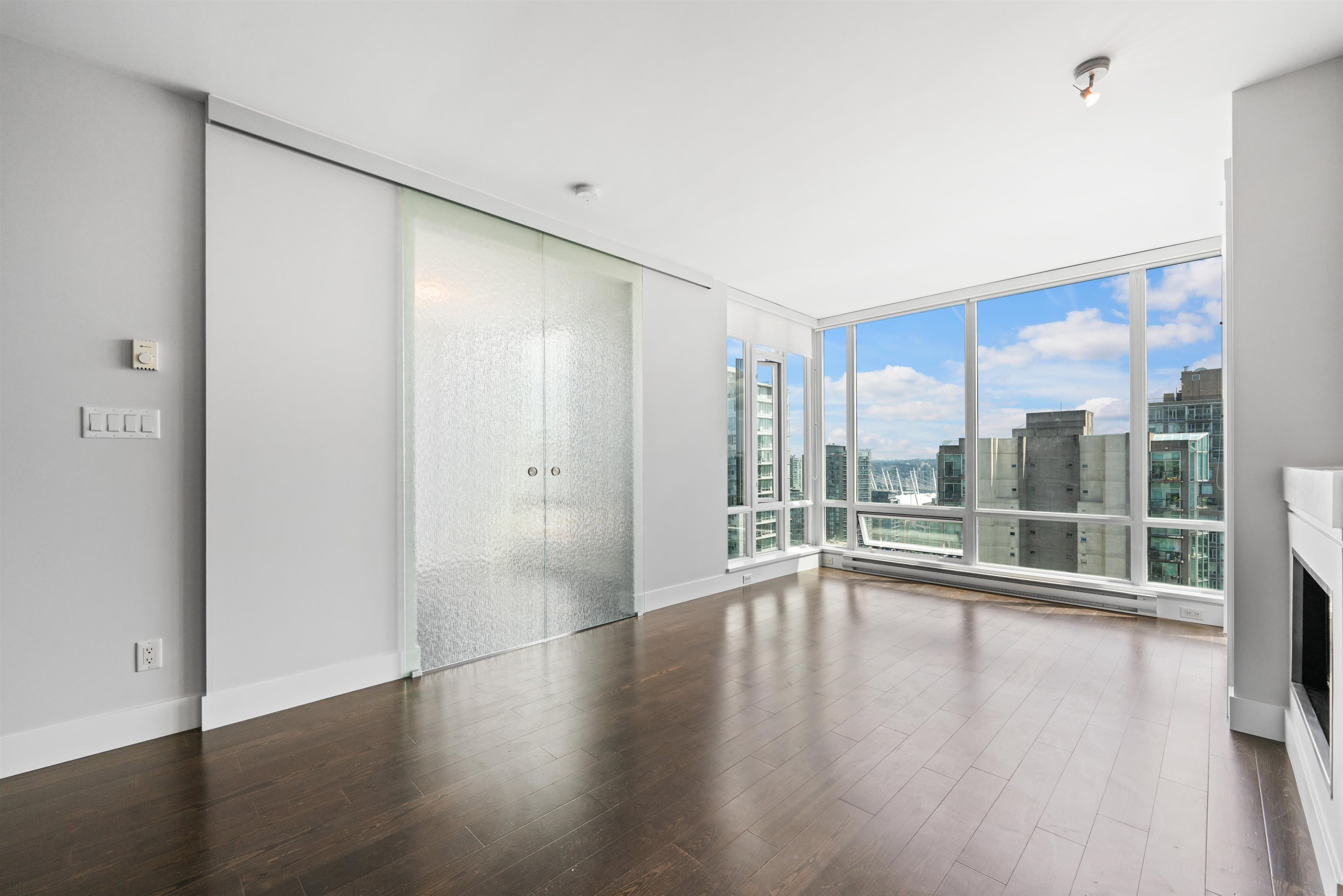 Property Photo: 535 Smithe Street 2703 BC V6B 0H2