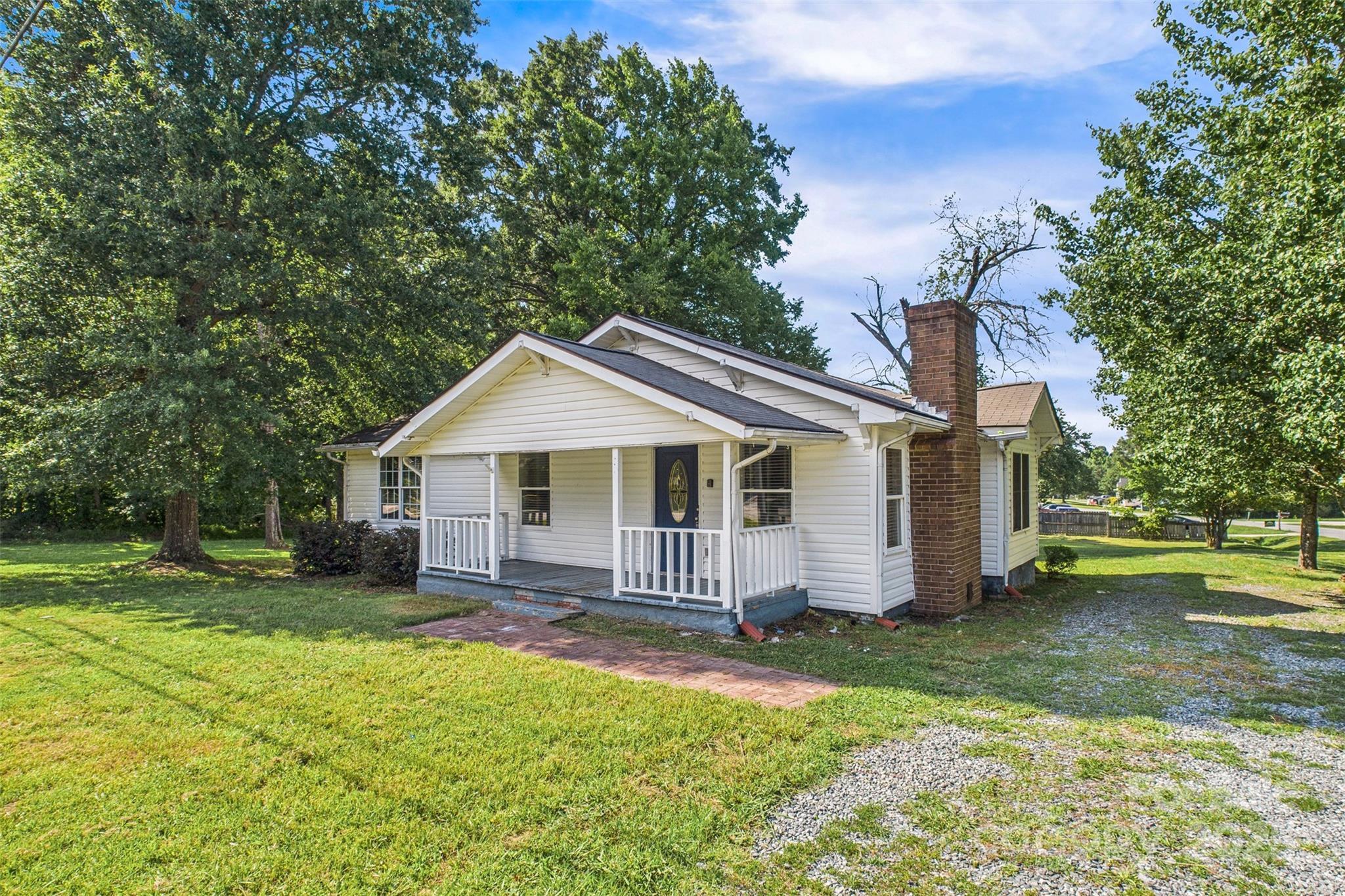 Property Photo: 1038 Johnsontown Road NC 27360