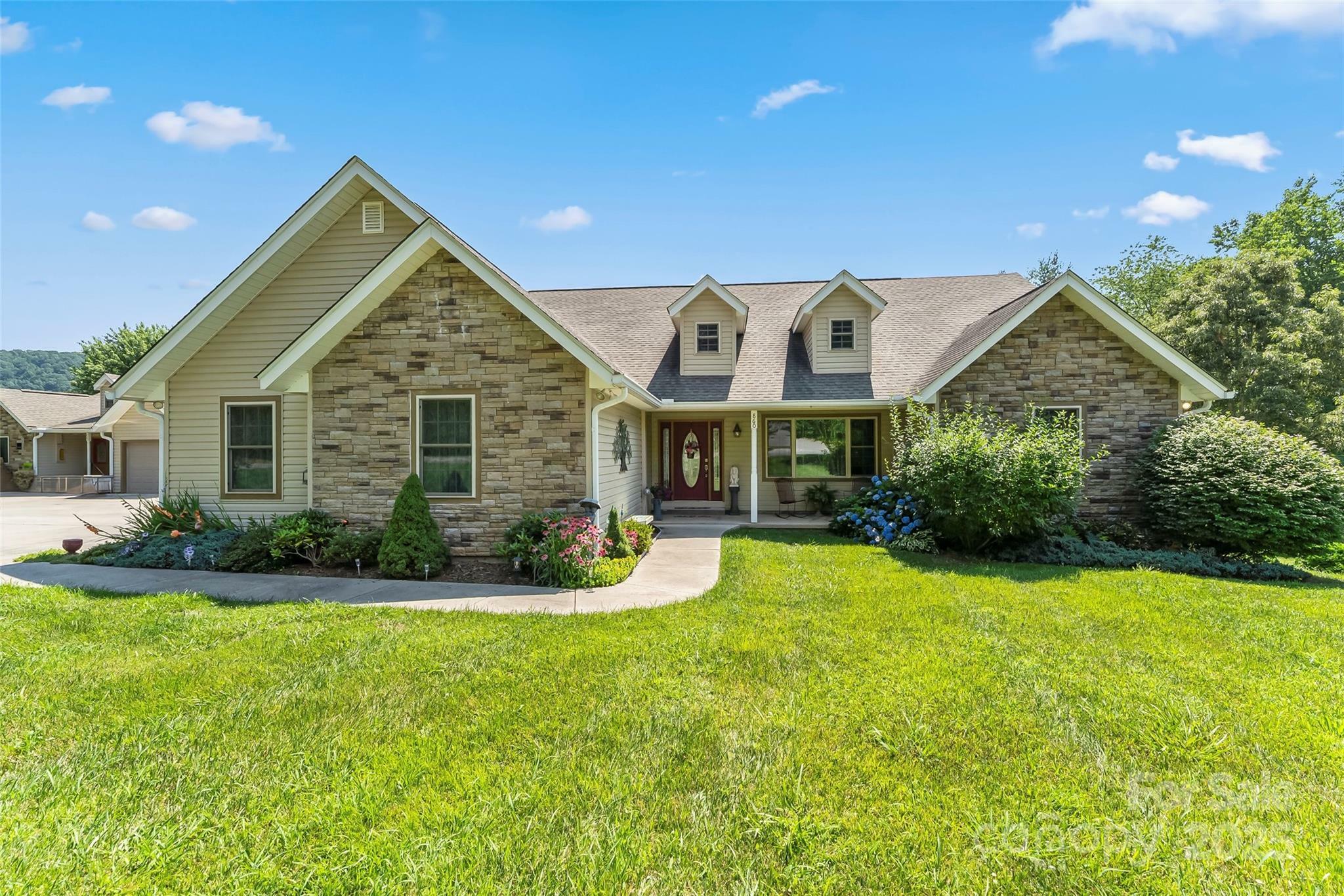 Property Photo: 860 Asbury Road NC 28715