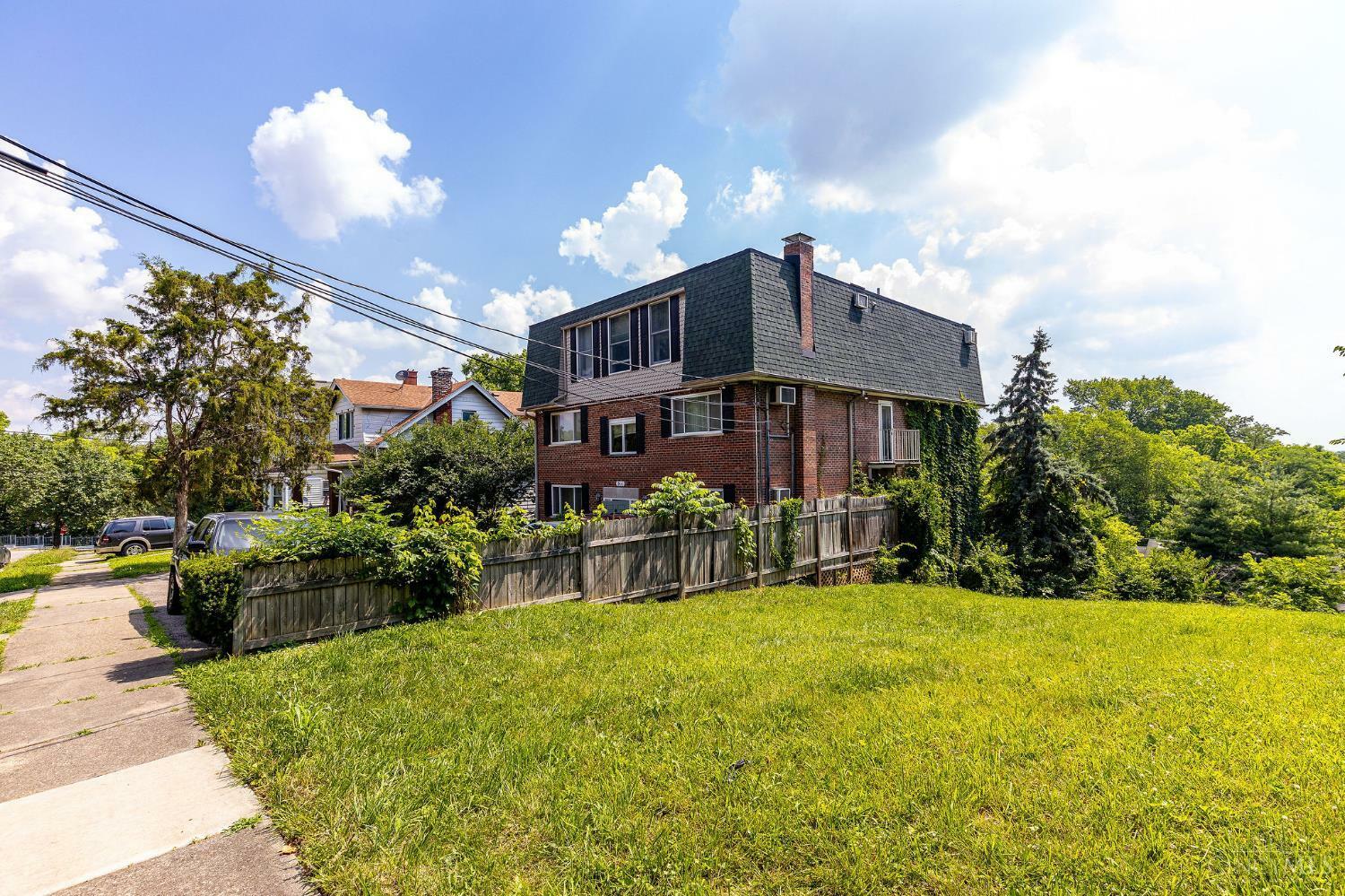 Property Photo: 942 Summit Avenue OH 45204