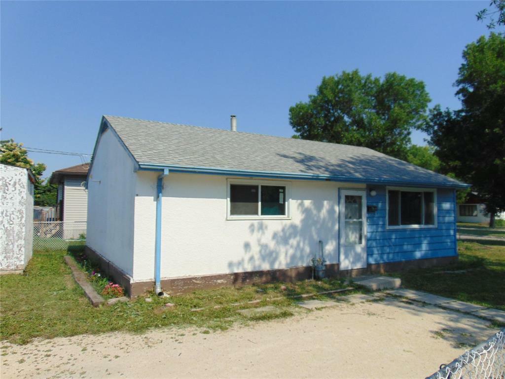 Property Photo:  487 Kent Road  MB R2L 1Y1 