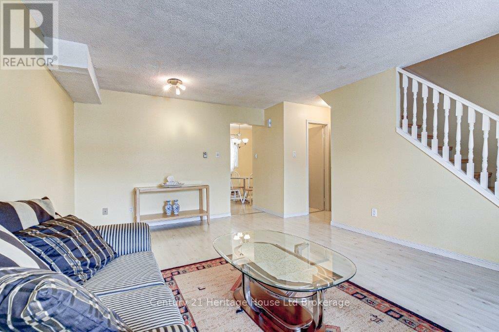 Property Photo:  1215 Cheapside Street 2  ON N5Y 5J9 