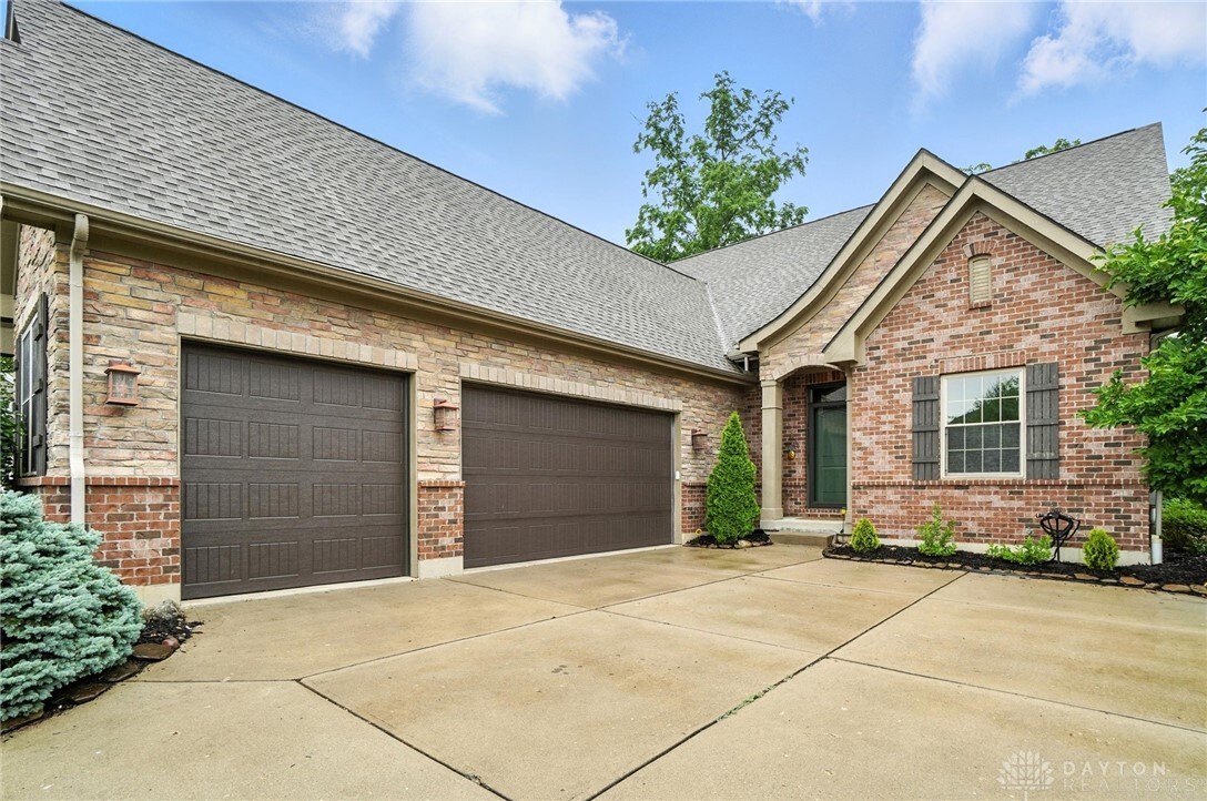 Property Photo: 9266 Ridings Boulevard OH 45458