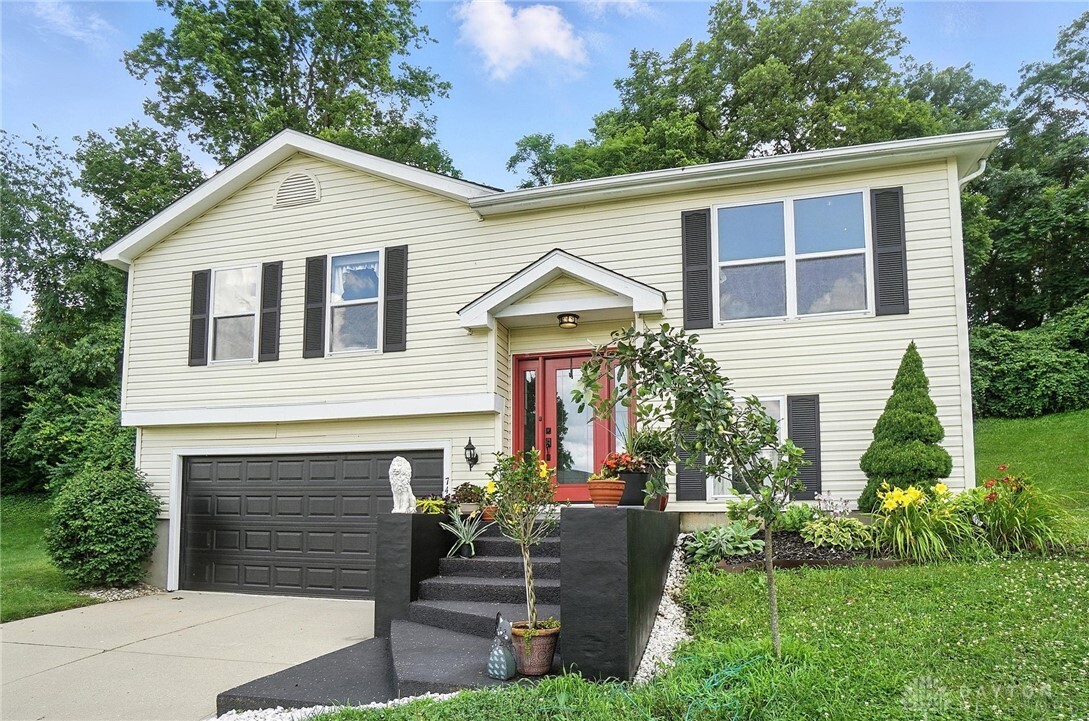 Property Photo: 7405 Shady Knoll Circle OH 45069