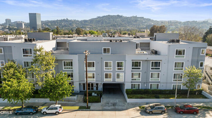 Property Photo: 10878 Bloomfield Street 310 CA 91602