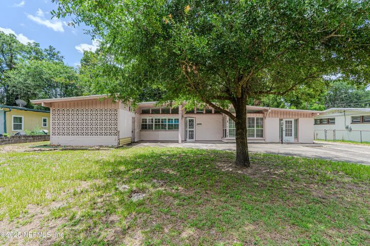 Property Photo: 728 Fernworth Drive FL 32211