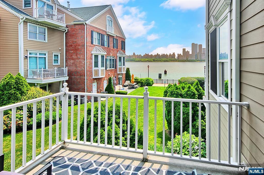 Property Photo:  474 Buffalo Court  NJ 07093 