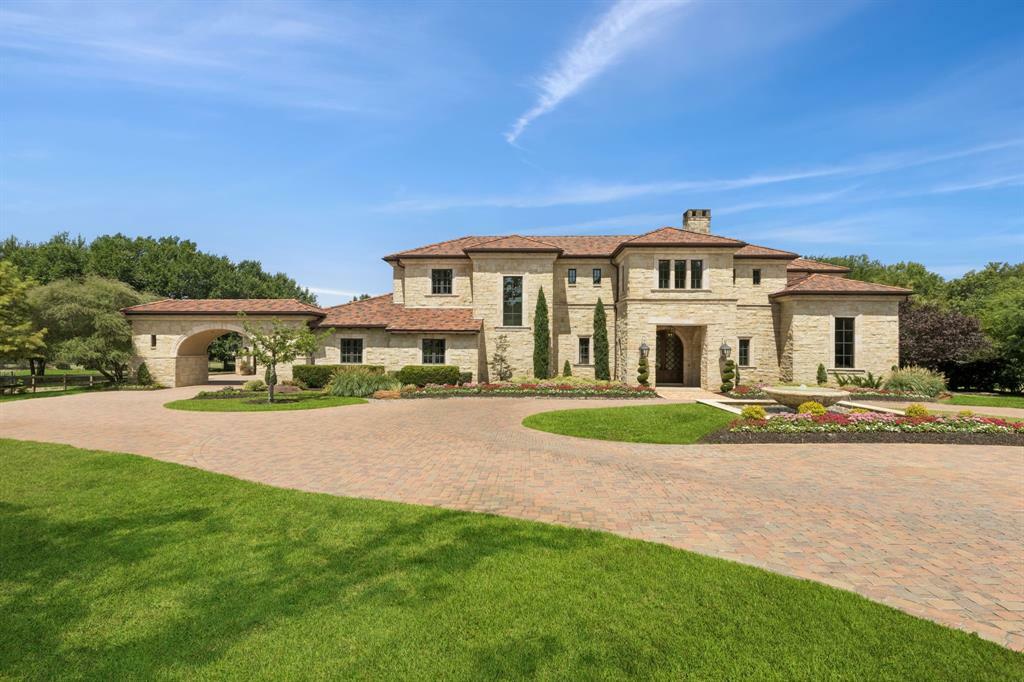 Photo de la propriété:  690 S Peytonville Avenue  TX 76092 