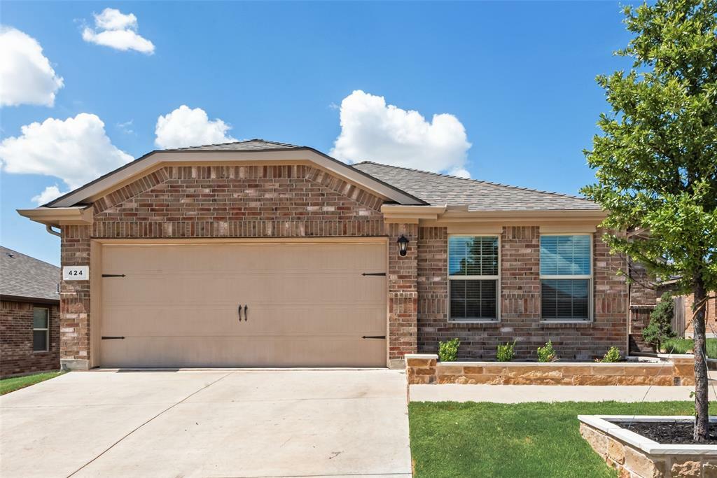 Property Photo:  424 Foxhunter Street  TX 76131 