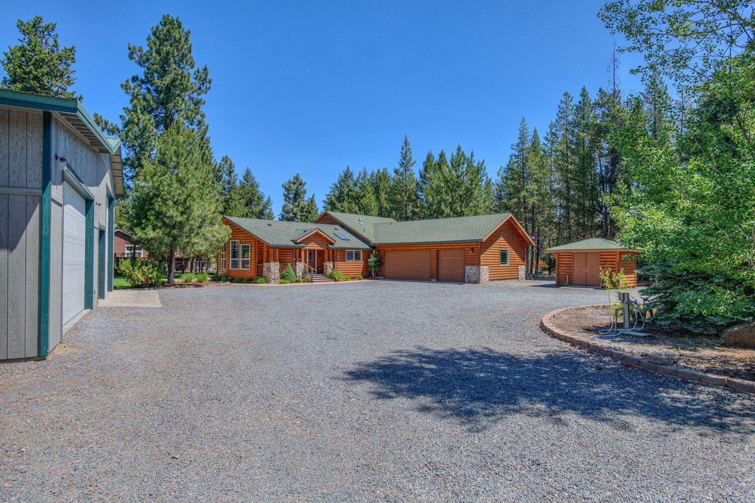 Property Photo: 15876 6th Street OR 97739