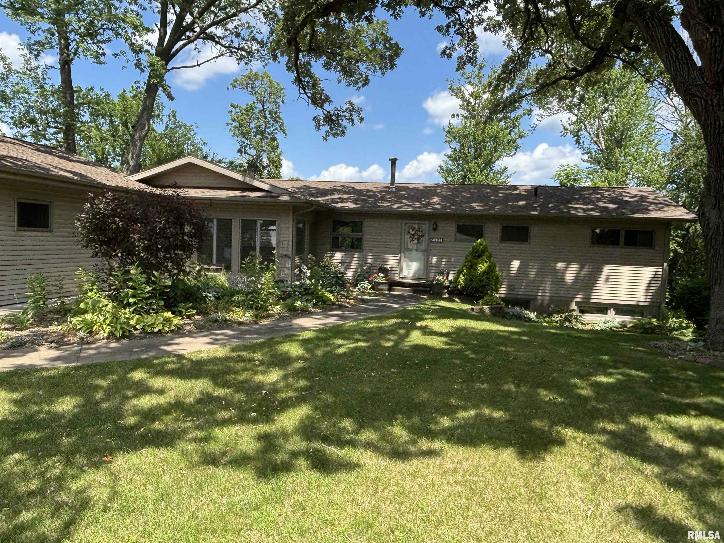 Property Photo:  403 N 10th Street  IA 52732 