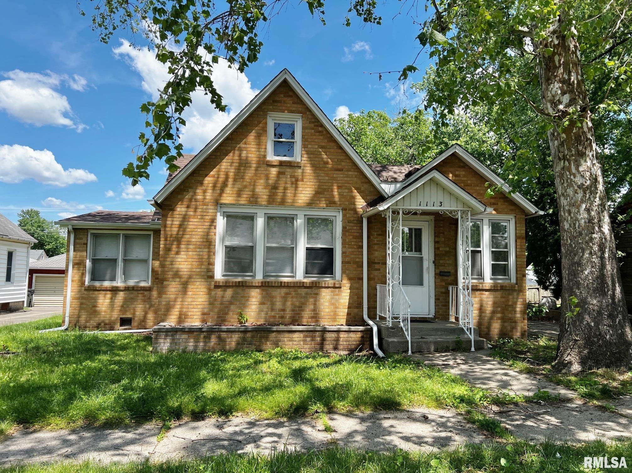 Property Photo:  1113 &Amp 1113 1/2 Charlotte Street  IL 61554 