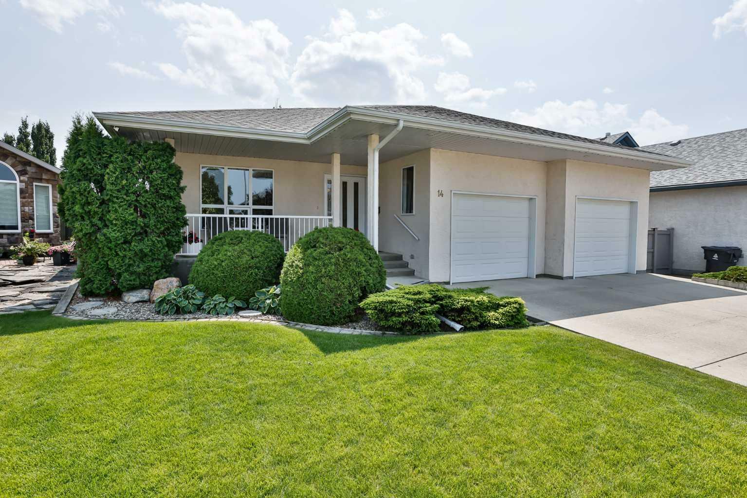 Property Photo: 14 Fairmont Bay S AB T1K 7G2
