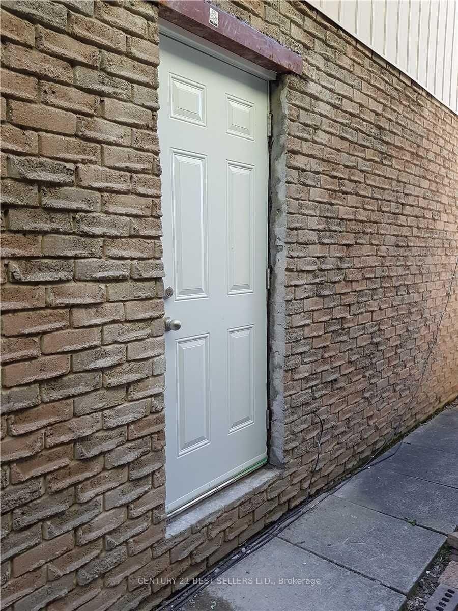 Property Photo: 48 Marrakesh Drive Lower ON M1S 3W8