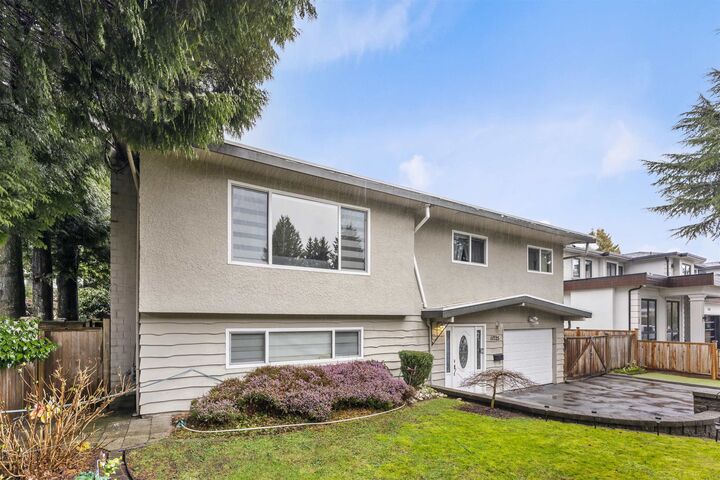 Photo de la propriété: 11725 83A Avenue BC V4C 2J9