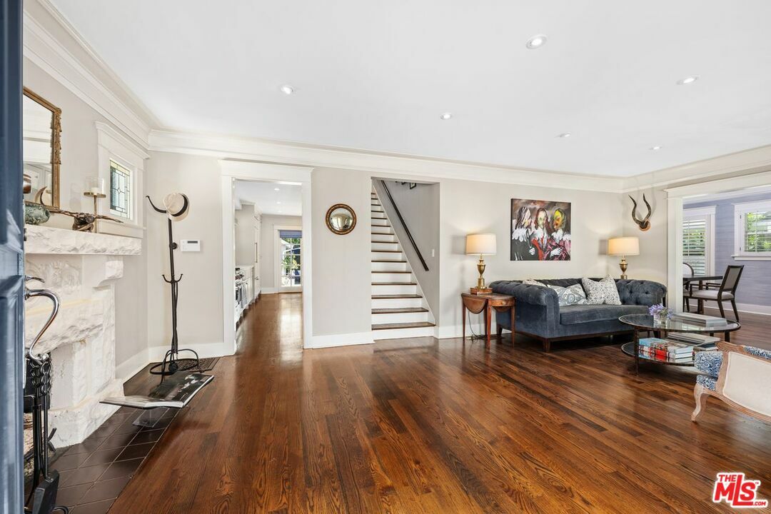 Property Photo:  536 N Gower St  CA 90004 