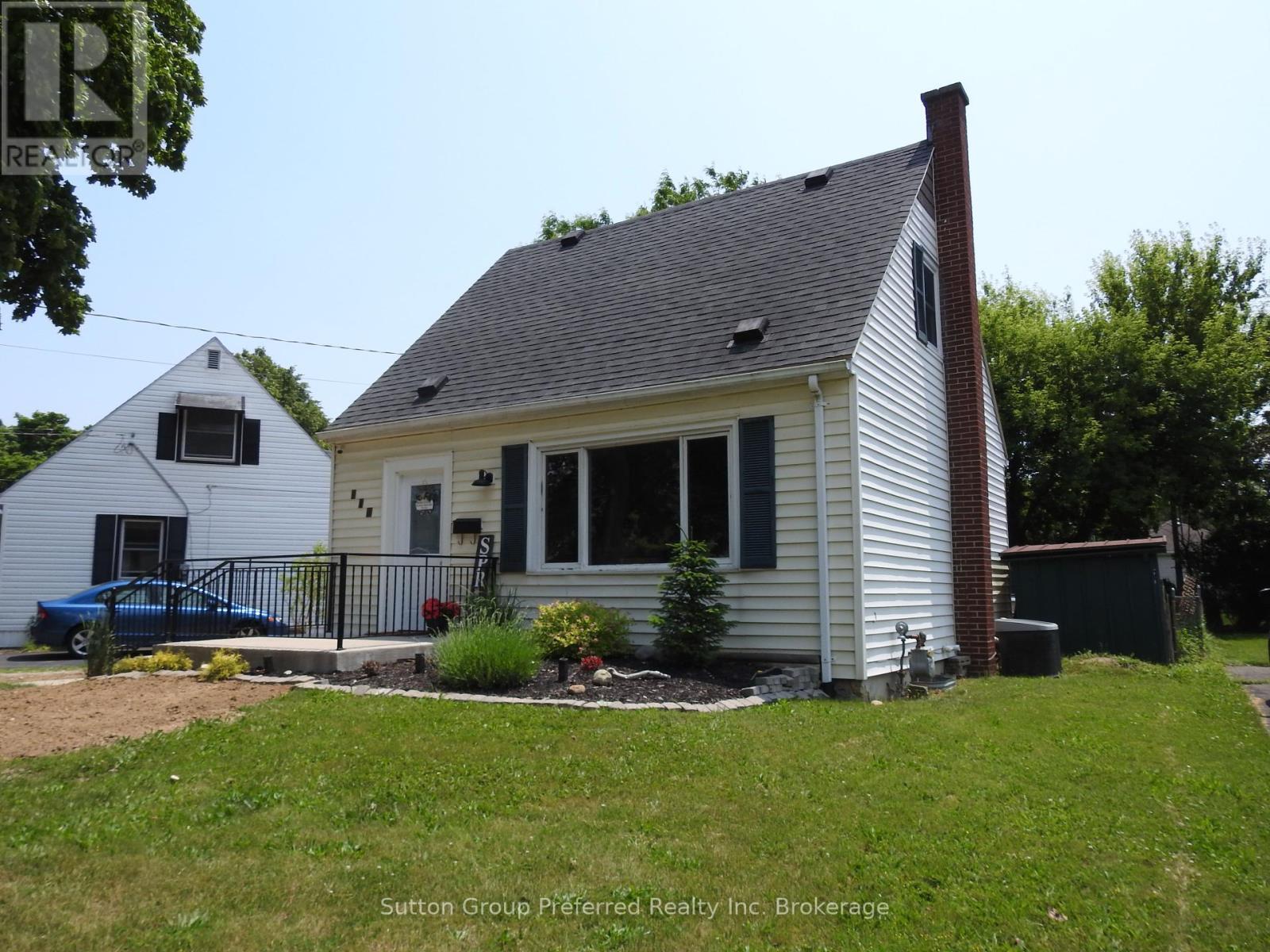 Property Photo: 116 Sunnyside Avenue ON N7M 2A1