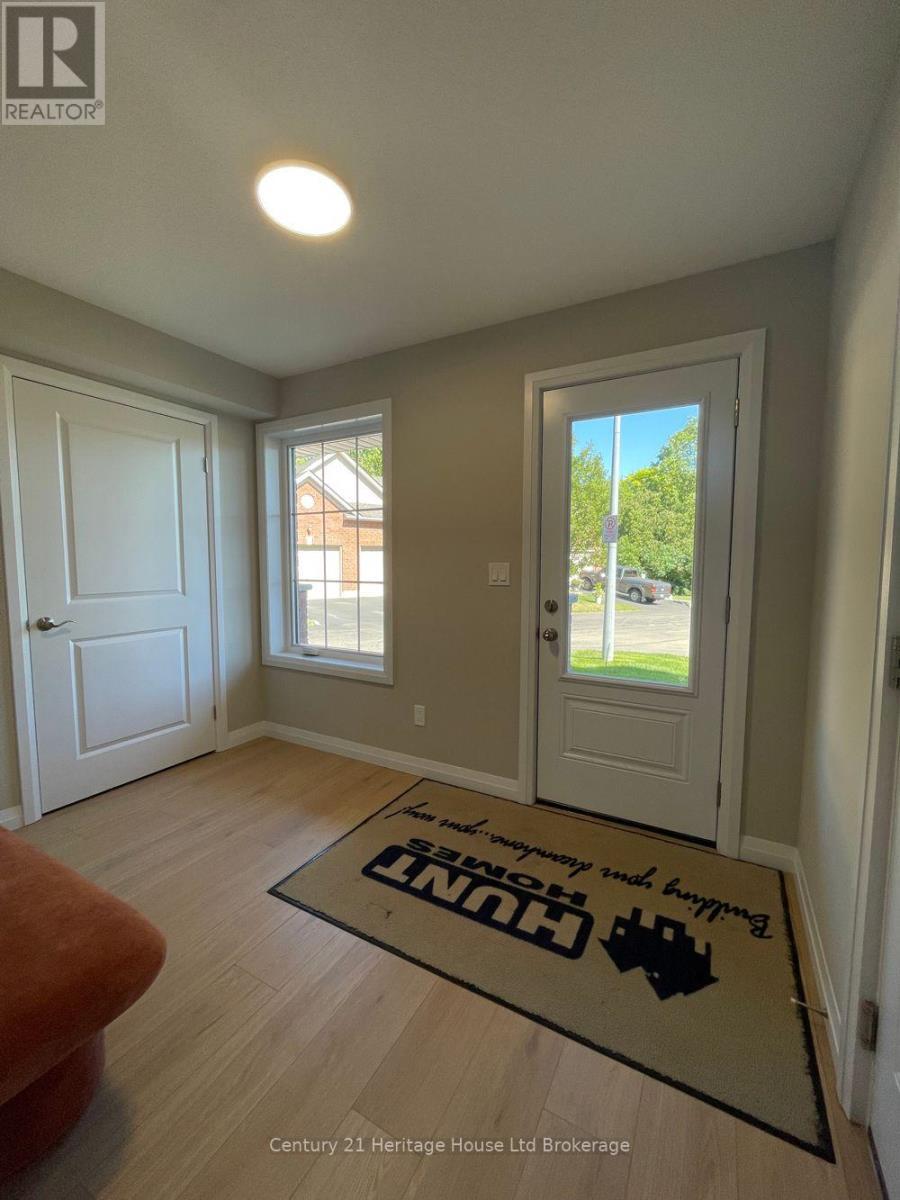 Property Photo:  19 Anderson Street 14  ON N4S 9A3 