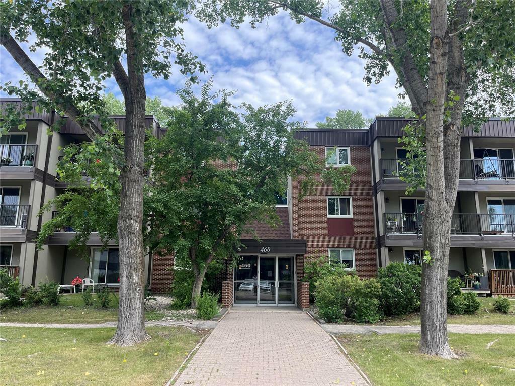Property Photo:  460 Kenaston Boulevard  MB R3N 1Z1 