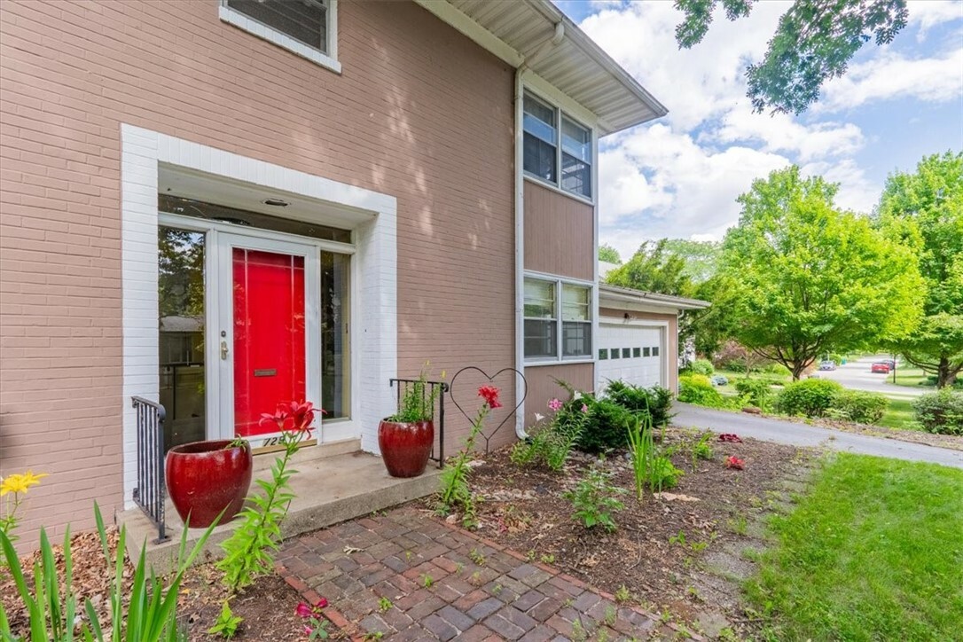 Property Photo: 729 S Monroe Street IL 62522