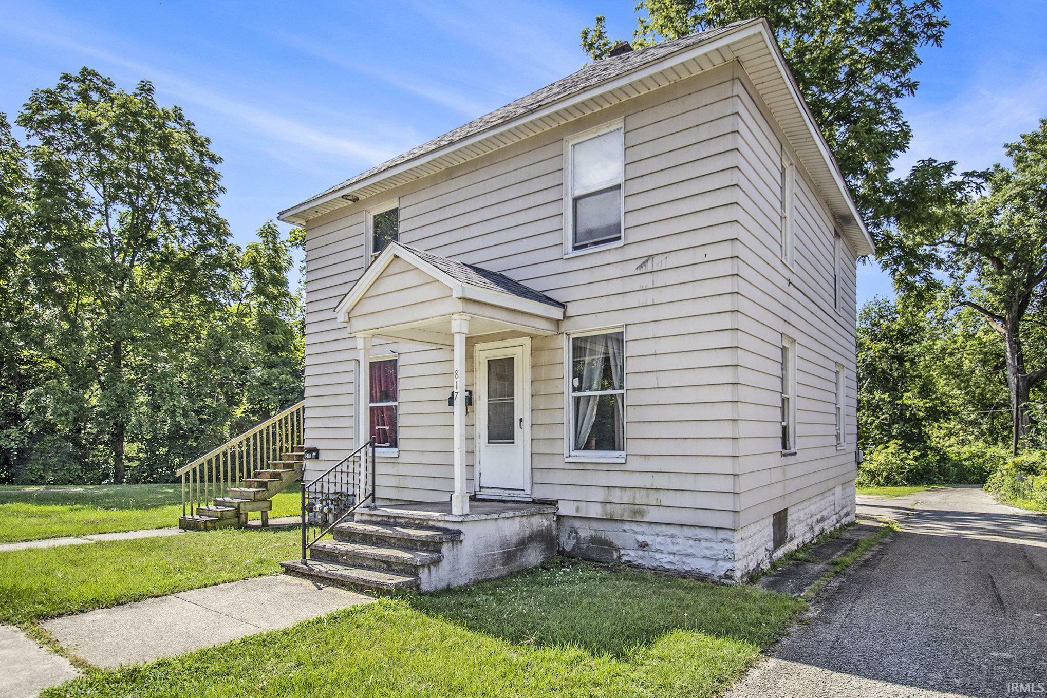 Property Photo: 817 Middlebury Street IN 46516-4524