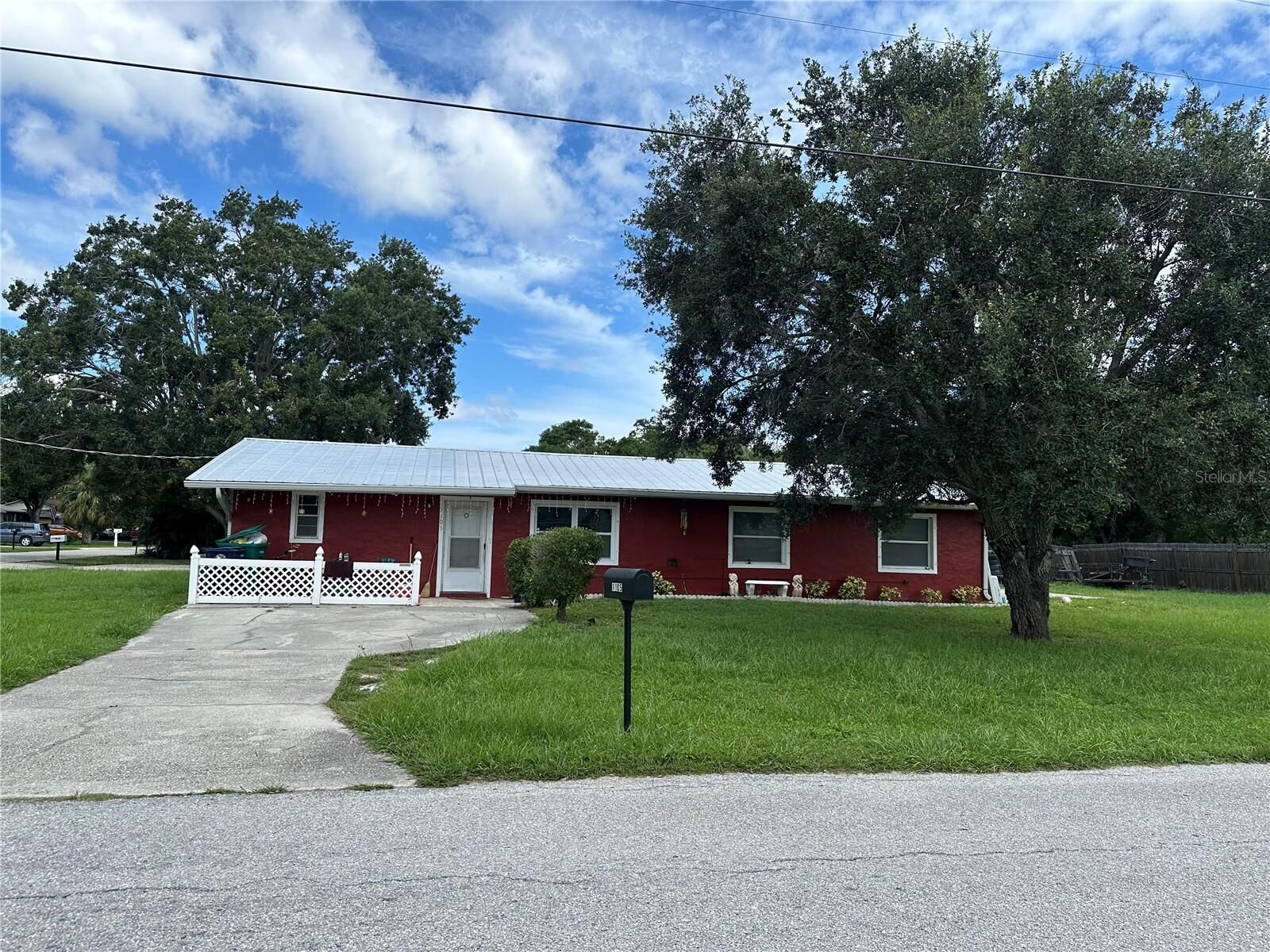 Property Photo: 1105 17th Avenue W FL 34221