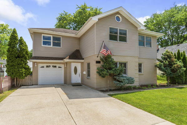 Property Photo:  641 8th Avenue  IL 60525 