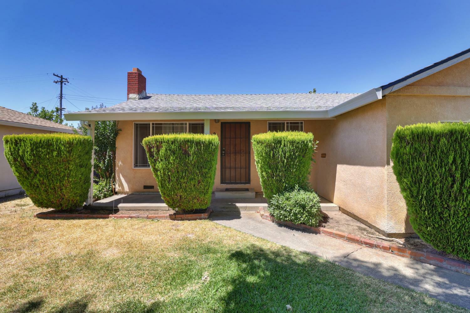 Property Photo:  2021 Arliss Way  CA 95822 
