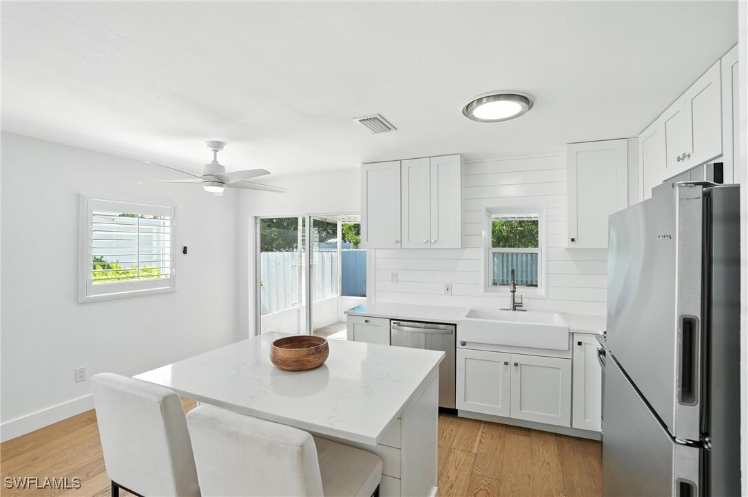 Property Photo: 1324 Highlands Drive FL 34103