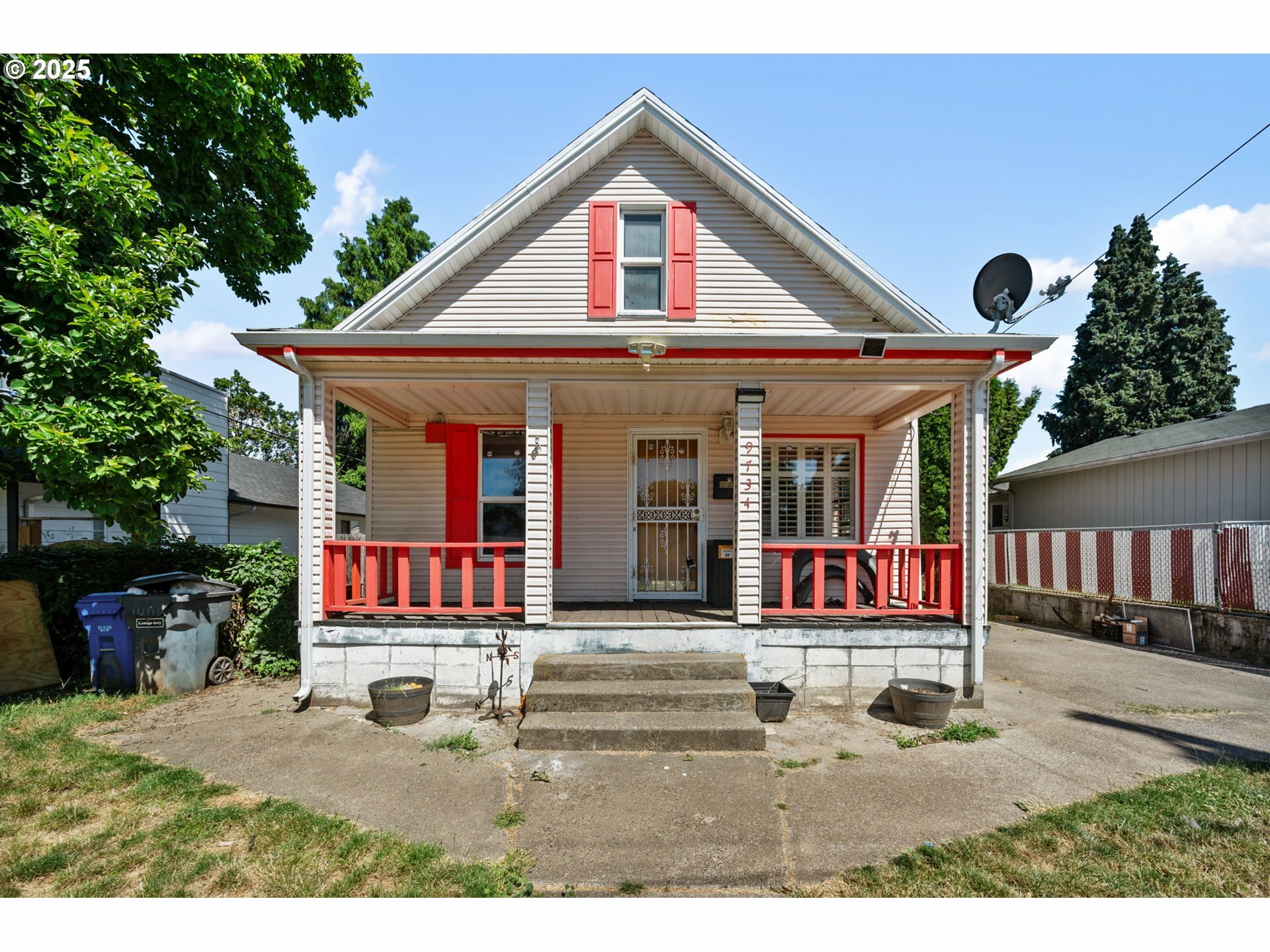 Property Photo:  9734 N Exeter Ave  OR 97203 